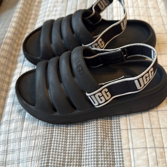 Ugg kids slides size K2 - Picture 1 of 5